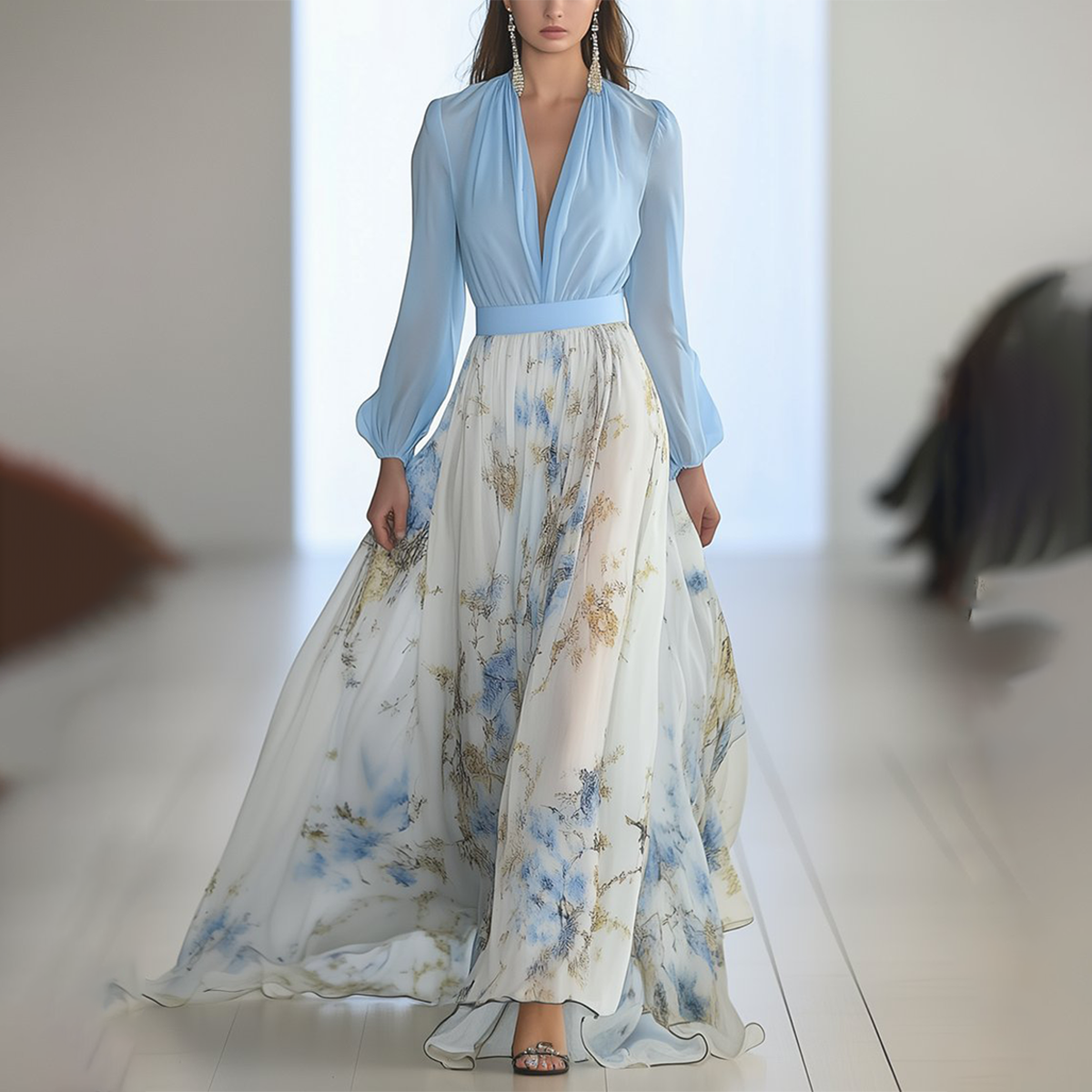 Beautiful Maxi Dress with Floral Pattern and V-Neck